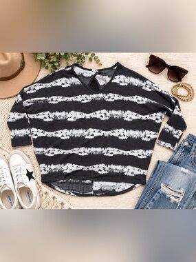 Be Stage Black Ivory Waffle Knit Tie Dye V Neck Top Women’s Medium